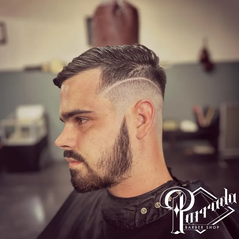 Side part avec raie tracée au rasoir et dégradé — Porrada Barber Shop Biarritz